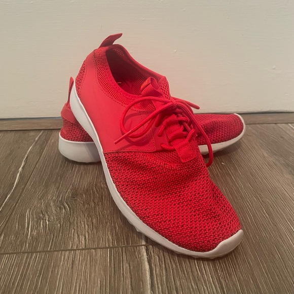 NIKE Red Roshe Size 8.5 - Picture 5 of 5